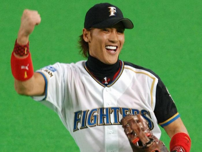 新庄剛志の歯をセラミックの差し歯にした理由とは?