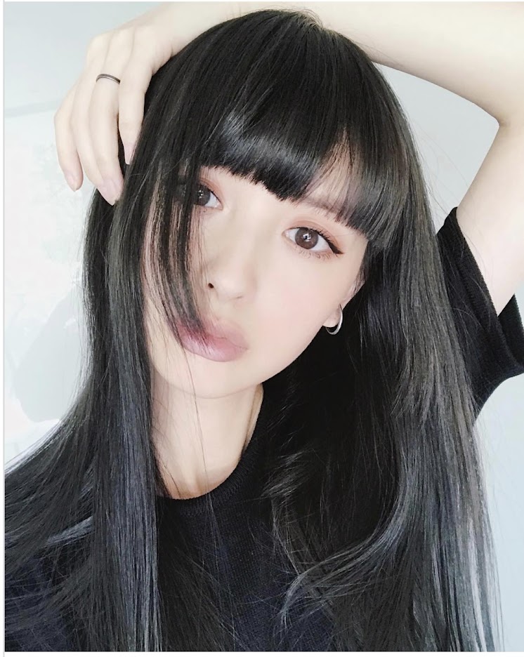結婚指輪は真っ黒いエンゲージリング