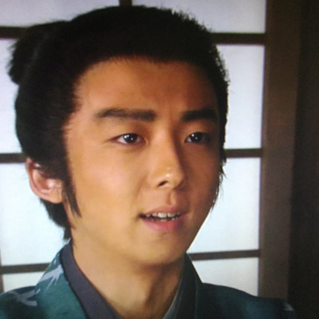 2007年 NHKドラマ「風林火山」に出演していた時の高橋一生さん、鼻の横に粉瘤があるのが分かります。