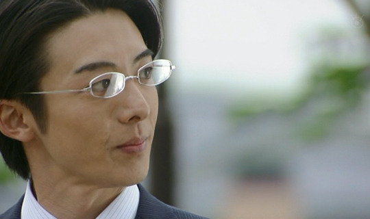 2011年 ドラマ「名前をなくした女神」に出演していた時、粉瘤は無くなり手術の後が痛々しく残っています。