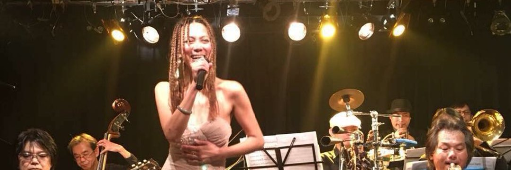 池田エライザの母は現役のシンガーなので歌の指導は厳しい