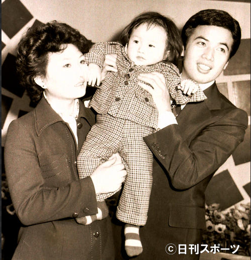 細川たかし カツラ
髪型 死去 奥様