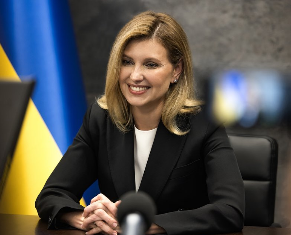 オレーナ・ゼレンシカ 大統領夫人  ゼレンスキー大統領　ウクライナ　美人